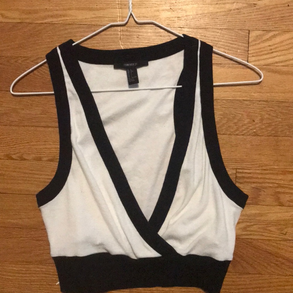 Cropped v-neck